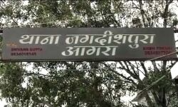 मालखाने से चोरी पर एक्शन-थाना प्रभारी समेत 6 सस्पेंड मालखाने से चोरी पर एक्शन-थाना प्रभारी समेत 6 सस्पेंड