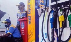 हवाई जहाज से भी कीमती है कार, बाइक-प्लेन के फ्यूल से भी महंगा पेट्रोल हवाई जहाज से भी कीमती है कार, बाइक-प्लेन के फ्यूल से भी महंगा पेट्रोल