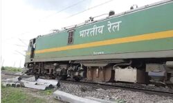 सोमवार को फिर बेपटरी हुई मालगाड़ी-ट्रेनों की आवाजाही ठप