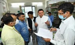 धामी ने किया अपने कार्यालय तथा घोषणा अनुभाग का आकस्मिक निरीक्षण