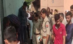 दुकान में घुसकर हिस्ट्रीशीटर ने की दुकानदार की हत्या-ग्रामीणों का हंगामा दुकान में घुसकर हिस्ट्रीशीटर ने की दुकानदार की हत्या-ग्रामीणों का हंगामा