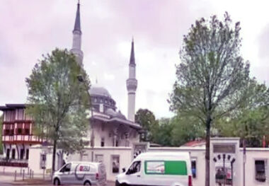 चिड़चिड़ेपन की शिकायत पर धीमी हुई मस्जिदों में अजान की आवाज