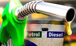 दो दिनों की शांति के बाद पेट्रोल- डीजल में फिर लगी आग दो दिनों की शांति के बाद पेट्रोल- डीजल में फिर लगी आग