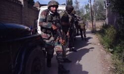 सुरक्षाबलों ने दो आतंकियों को किया ढेर- इलाके की घेराबंदी सुरक्षाबलों ने दो आतंकियों को किया ढेर- इलाके की घेराबंदी