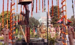 राष्ट्रीय पुलिस दिवस - एक साल में जम्मू-कश्मीर के 17 जवान हुये शहीद राष्ट्रीय पुलिस दिवस - एक साल में जम्मू-कश्मीर के 17 जवान हुये शहीद