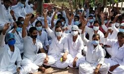 मांगा वेतन-स्वास्थ्य विभाग ने कर दिया नर्स स्टाफ को बाहर