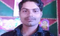 पत्नी की बाहों में दोस्त को देख खौला खून-एक ही झटके में लगाया ठिकाने