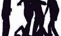 70 रूपये की चोरी के लिए बच्ची को पकड़कर बांधा-की पिटाई 70 रूपये की चोरी के लिए बच्ची को पकड़कर बांधा-की पिटाई