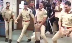 स्टेप के दौरान रणवीर ने गलत जगह मारा हाथ- अक्षय ने दी वॉर्निंग