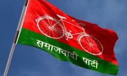 खाद की किल्लत से मचा कोहराम- रात से लग रही लाइने- सपा खाद की किल्लत से मचा कोहराम- रात से लग रही लाइने- सपा