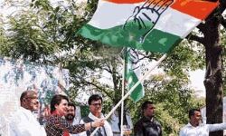 प्रियंका ने प्रतिज्ञा यात्रा को दिखाई हरी झंडी-महिलाओं संग खाई जलेबियां प्रियंका ने प्रतिज्ञा यात्रा को दिखाई हरी झंडी-महिलाओं संग खाई जलेबियां