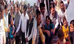 धामी आपदा पीड़ितों से मिले - हर संभव मदद का दिया भरोसा