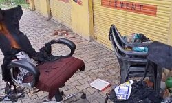 आकाशीय बिजली के धमाके से हिली धरती-दुकान का माल हुआ खाक आकाशीय बिजली के धमाके से हिली धरती-दुकान का माल हुआ खाक