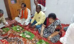 बैंड मास्टर के घर सीएम ने गुजारी रात-पत्तल पर किया भोजन-खुद की शेविंग