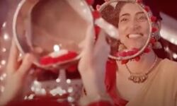 करवाचौथ पर डाबर के विज्ञापन ने बरपाया हंगामा-सोशल मीडिया पर हो रहा ट्रोल करवाचौथ पर डाबर के विज्ञापन ने बरपाया हंगामा-सोशल मीडिया पर हो रहा ट्रोल