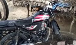 हादसा-तेज रफ्तार वाहन की टक्कर से बाइक सवार की मौत हादसा-तेज रफ्तार वाहन की टक्कर से बाइक सवार की मौत