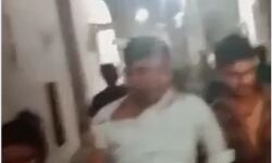 महिला सिपाही के साथ करवाचौथ मनाते पकड़े गए दारोगा की पिटाई महिला सिपाही के साथ करवाचौथ मनाते पकड़े गए दारोगा की पिटाई