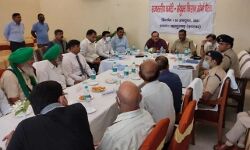 जगी आस-बॉर्डर खुलवाने को सरकार और किसानों में बातचीत शुरू जगी आस-बॉर्डर खुलवाने को सरकार और किसानों में बातचीत शुरू