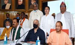 कैबिनेट मंत्री समेत बीजेपी के 4 नए एमएलसी ने ली शपथ