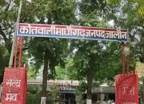 दिन दहाडे पेट्रोल पंप मैनेजर से 19 लाख की लूट-मचा हड़कंप