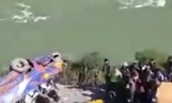 जम्मू कश्मीर में हादसा-गहरी खाई में गिरी मिनी बस-8 की मौत जम्मू कश्मीर में हादसा-गहरी खाई में गिरी मिनी बस-8 की मौत