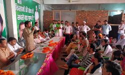 किया जा रहा छात्रों को परेशान- रालोद नहीं करेगा बर्दाश्त- प्रभात तोमर