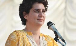 प्रियंका गांधी दिन में पीतांबरा पीठ के दर्शन करेंगी
