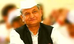 गहलोत ने लखासर में प्रशासन गांवों के संग अभियान गहलोत ने लखासर में प्रशासन गांवों के संग अभियान