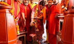 अचानक पीतांबरा पीठ पहुंची प्रियंका ने की पूजा अर्चना-सुनी परेशानियां