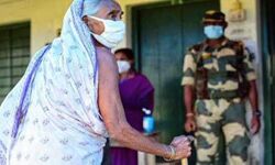 बंगाल में चार विधानसभा सीटों पर उप चुनाव के लिए मतदान जारी बंगाल में चार विधानसभा सीटों पर उप चुनाव के लिए मतदान जारी