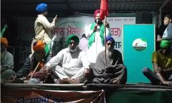 प्रदर्शनकारियों को हुआ खतरा-किसानों से बॉर्डर पहुंचने की अपील प्रदर्शनकारियों को हुआ खतरा-किसानों से बॉर्डर पहुंचने की अपील