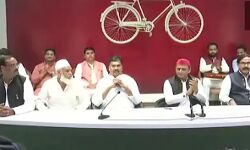 बसपा को फिर झटका-6 एमएलए के साथ एक भाजपाई भी साइकिल पर सवार बसपा को फिर झटका-6 एमएलए के साथ एक भाजपाई भी साइकिल पर सवार