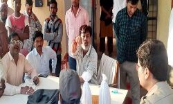 करीबी के ठेके से नकली शराब बरामद-बीजेपी एमएलए का थाने में हंगामा