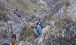 हादसे से कर्राही खाई-गाड़ी गिरने से 14 की मौत-कई गंभीर