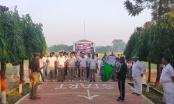 राष्ट्रीय एकता के लिए पुलिस अधिकारियों के साथ बच्चों ने लगाई दौड राष्ट्रीय एकता के लिए पुलिस अधिकारियों के साथ बच्चों ने लगाई दौड