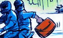 लुटेरों के हौसले बुलंद- व्यापारी की आंखों में मिर्च डालकर लूट लिये लाखों रूपये