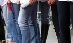 बुर्के के बजाय जींस पहनने की मिली सजा-दुकानदार ने लडकी को खदेडा बुर्के के बजाय जींस पहनने की मिली सजा-दुकानदार ने लडकी को खदेडा