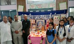 धूमधाम से मना दीपोत्सव, बच्चों ने बनाई रंगोलियां,सजाये गमले धूमधाम से मना दीपोत्सव, बच्चों ने बनाई रंगोलियां,सजाये गमले