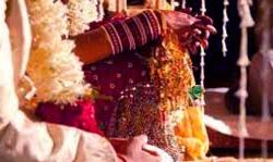 कैसा जीवनसाथी- पत्नी को ही कर दिया दोस्तों के हवाले