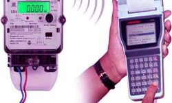 नाराज मीटर रीडरो ने दिया धरना- अधिक्षण अभियंता ने दी धमकी