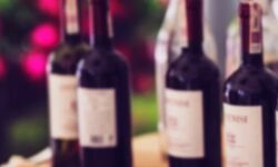 होटल में आये कपल ने की चोरी- एक वाइन की बोतल की कीमत 3 करोड़ रूपये होटल में आये कपल ने की चोरी- एक वाइन की बोतल की कीमत 3 करोड़ रूपये