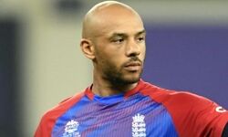 टायमल मिल्स चोट की वजह से विश्व कप से बाहर टायमल मिल्स चोट की वजह से विश्व कप से बाहर