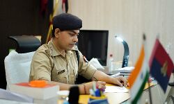 सुकीर्ति ऐसे पुलिस कप्तान जो स्वयं करते हैं विवेचनाओं का परीक्षण सुकीर्ति ऐसे पुलिस कप्तान जो स्वयं करते हैं विवेचनाओं का परीक्षण