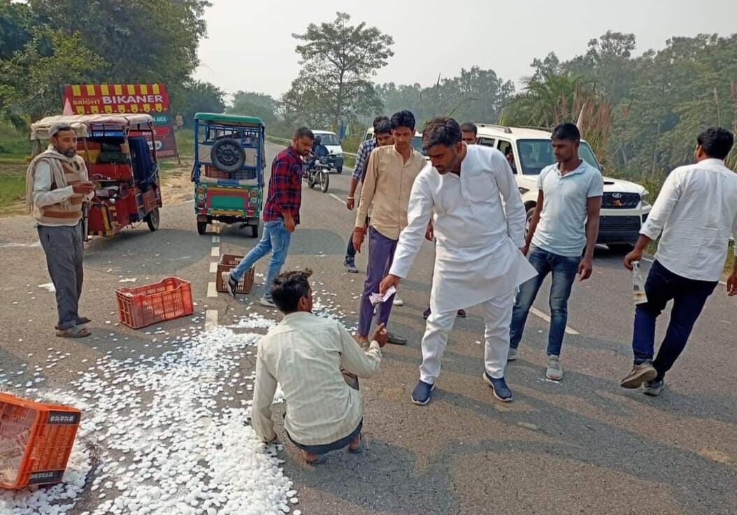 अतुल प्रधान ने फीकी नही होने दी गरीब रेहड़ी वाले की दीवाली