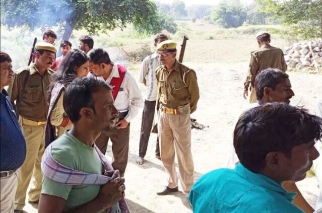 मंदिर की मूर्ति हटाकर रातों-रात बनाई मजार ग्रामीणों का हंगामा,पुलिस तैनात