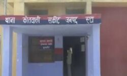 बेकाबू ट्रक ने मारी कार में टक्कर,इंस्पेक्टर की हालत गंभीर बेकाबू ट्रक ने मारी कार में टक्कर,इंस्पेक्टर की हालत गंभीर