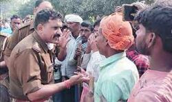 किसान को मारी गोली- ग्रामीणों ने लगाया जाम किसान को मारी गोली- ग्रामीणों ने लगाया जाम