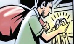 भगवान के घर से चोरों ने की लाखों की चोरी भगवान के घर से चोरों ने की लाखों की चोरी