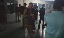 मरीज देखने गए कैबिनेट मंत्री को अस्पताल में नहीं मिली बैठने की जगह मरीज देखने गए कैबिनेट मंत्री को अस्पताल में नहीं मिली बैठने की जगह