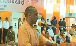 कोरोना काल मे दुबकने वालों को घरो मे कैद कर दे जनता: योगी कोरोना काल मे दुबकने वालों को घरो मे कैद कर दे जनता: योगी